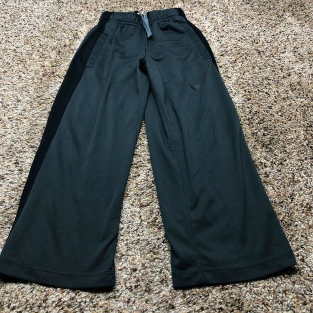 Nike Boys Gray/Black‎ Dri-Fit Performance Knit